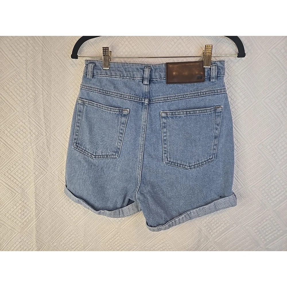 Reclaimed Vintage Sz 26 High Rise Cotton Denim Cuffed Shorts Light Wash Mom Fit